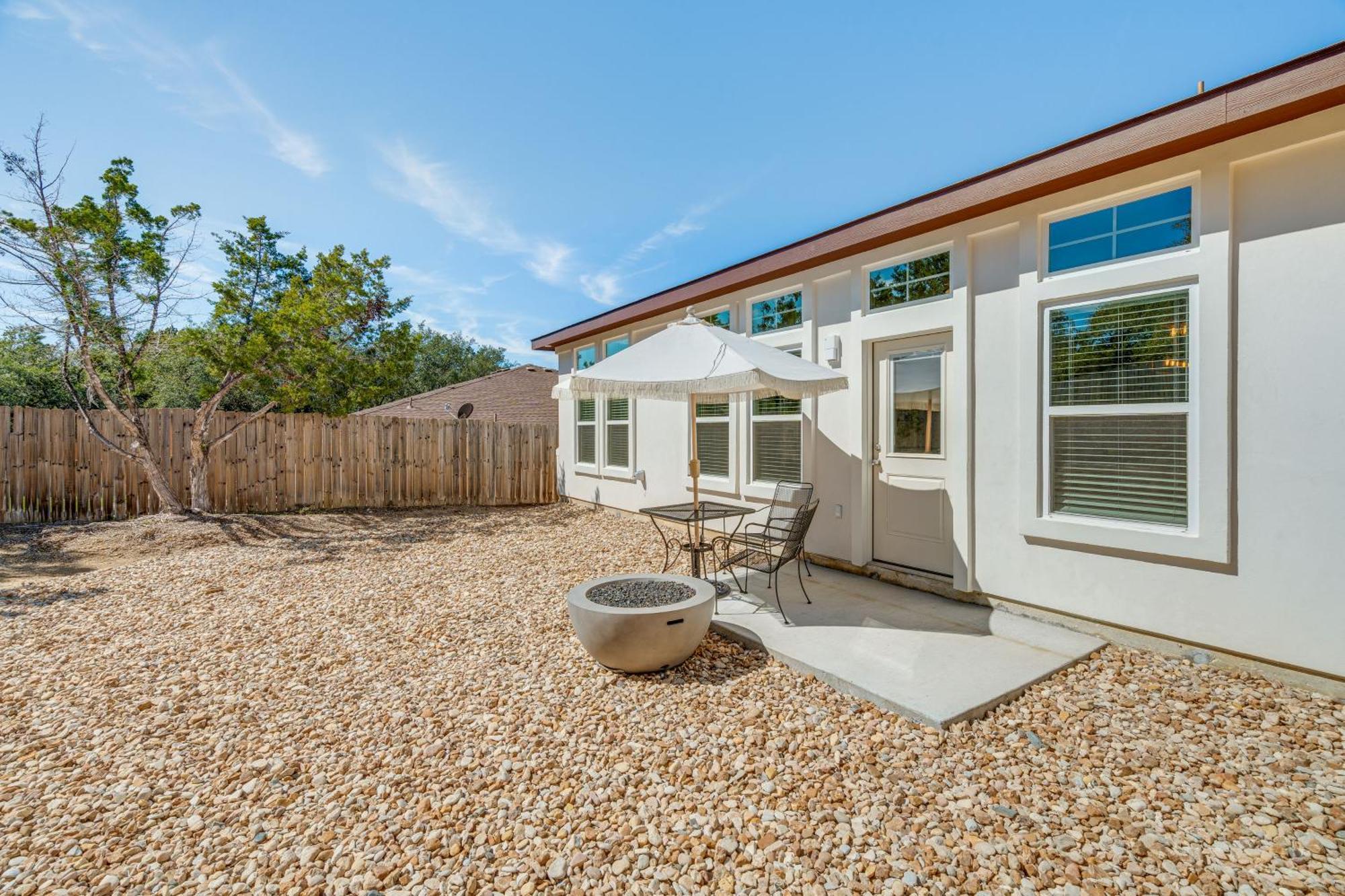 Idyllic Lago Vista Home Less Than 1 Mi To Lake Travis! Exterior photo