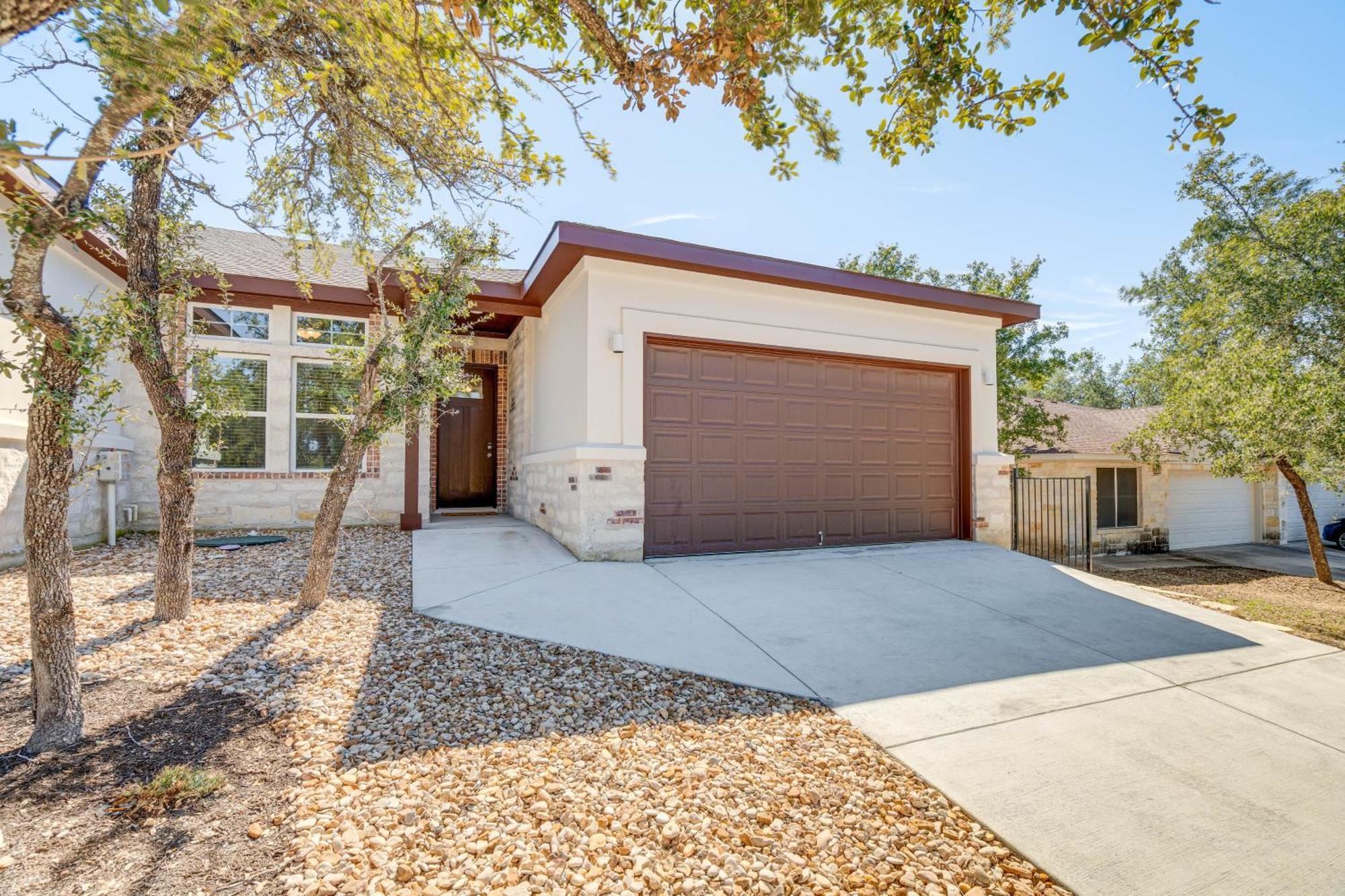 Idyllic Lago Vista Home Less Than 1 Mi To Lake Travis! Exterior photo